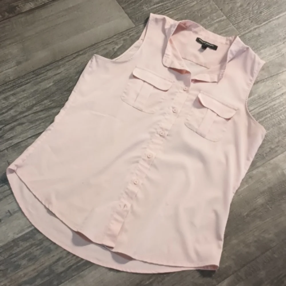 Banana Republic Pastel Pink Sleeveless Blouse - Picture 4 of 6